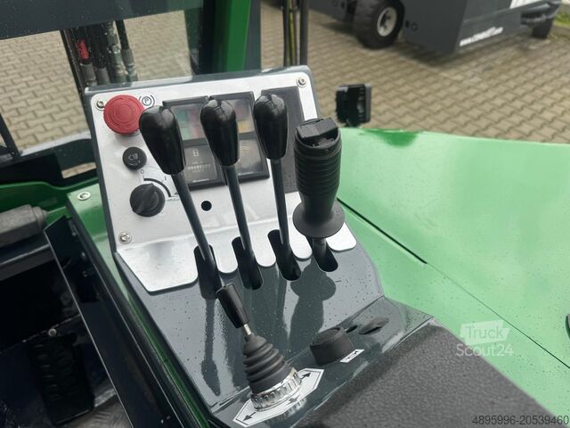 Stivuitor cu patru direcții Combilift CB3000// Diesel// Perfect / Only 5185 h