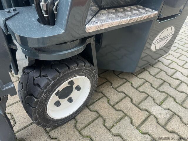 Stivuitor cu patru direcții Combilift CB3000// Diesel// Perfect / Only 5185 h