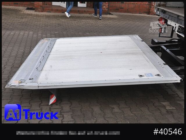 Auflieger mit Pritsche & Plane SCHMITZ S01, Speed Curtain, Getränke VDI 2700, Ladebordwand