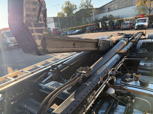 Haakarm vrachtwagen MAN TGX 26.460 6x2-4 BL Abrollkipper Meiller RS21