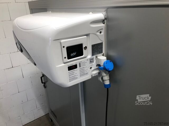 Chladiarenské prívesy a mraziarenské prívesy UNSINN UKH 6C 3620 Seitentür+Treppe Kühlanhänger