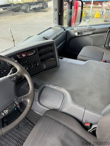 Standardní silniční tahač SCANIA P 320 TRASPORTO ANIMALE 6X2