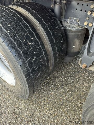 Standardní silniční tahač SCANIA P 320 TRASPORTO ANIMALE 6X2