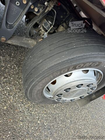 Standardní silniční tahač SCANIA P 320 TRASPORTO ANIMALE 6X2