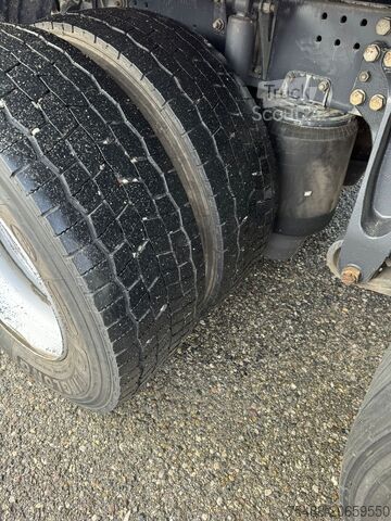 Standardní silniční tahač SCANIA P 320 TRASPORTO ANIMALE 6X2