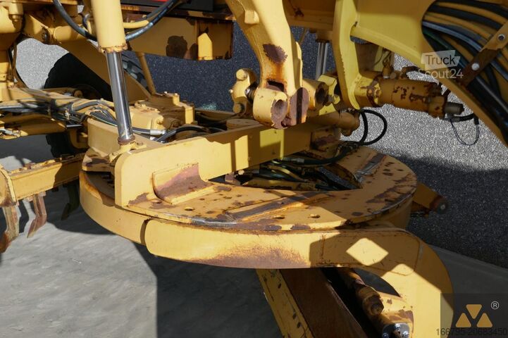 ممهدة الطرق Caterpillar 135H