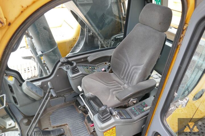 حفارة Volvo EC460LC HR