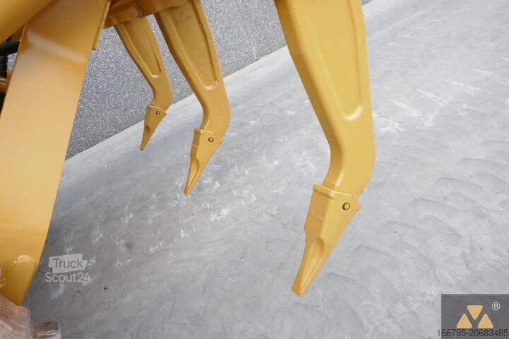 جرافة Caterpillar D7E