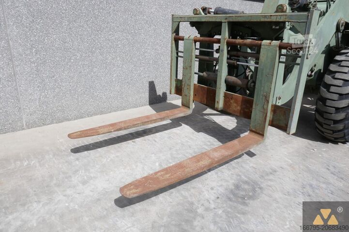 رافعة شوكية Komatsu 540 Ex-army