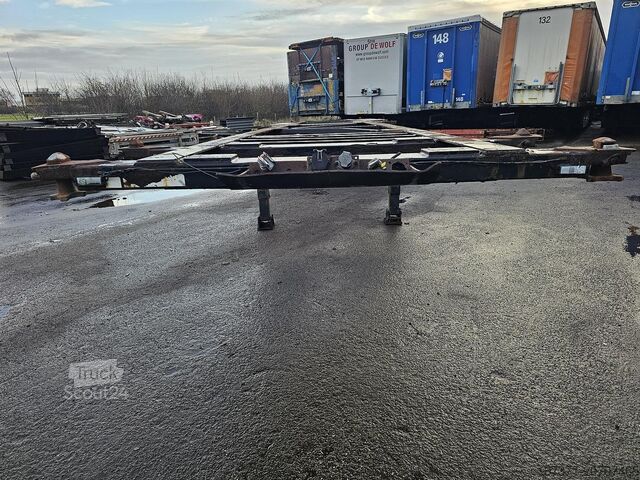 Container transport VAN HOOL 94/3067. flat container chassis all connections...