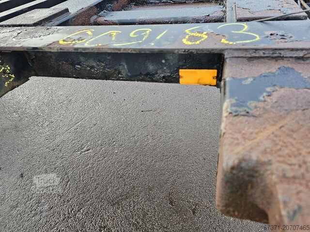 Container transport VAN HOOL 94/3067. flat container chassis all connections...