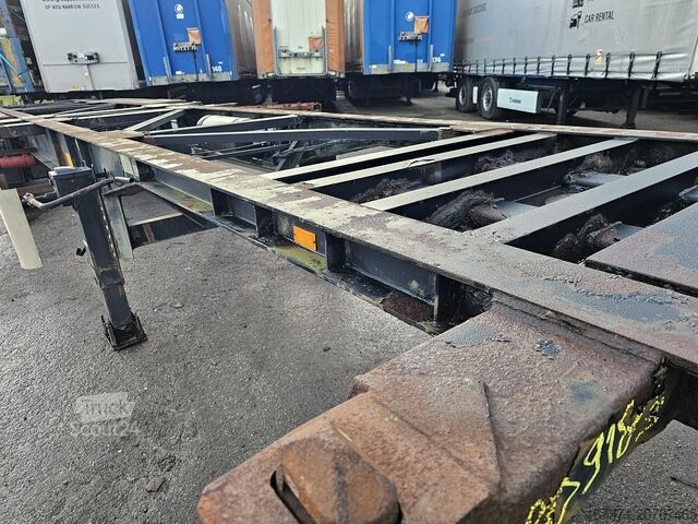 Container transport VAN HOOL 94/3067. flat container chassis all connections...