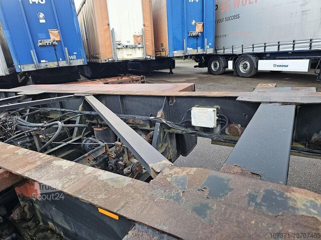 Container transport VAN HOOL 94/3067. flat container chassis all connections...