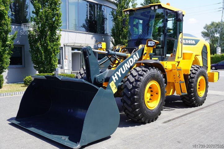 Chargeur articulé Hyundai HL940A articulated loader / year 2021 /