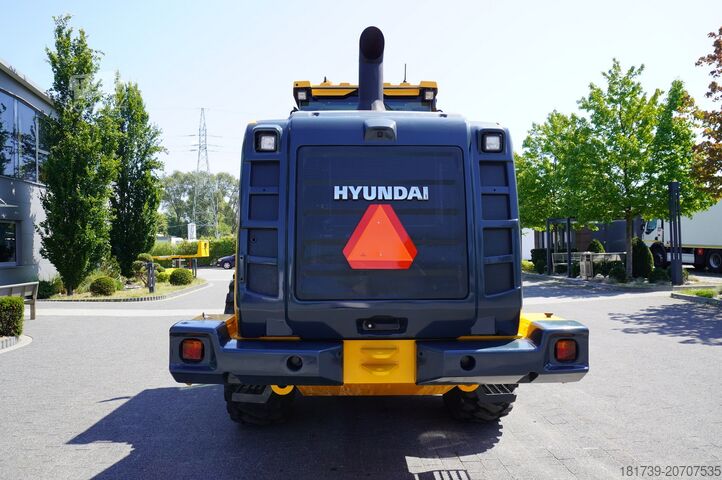 Chargeur articulé Hyundai HL940A articulated loader / year 2021 /