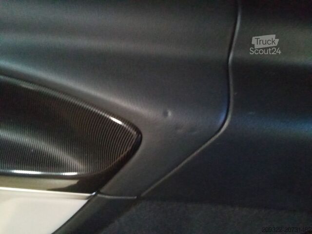 τυπικός οδικός ελκυστήρας Mercedes Marco Polo 250d | 2 Posti Letto | Cucina + Tetto Sollevabi