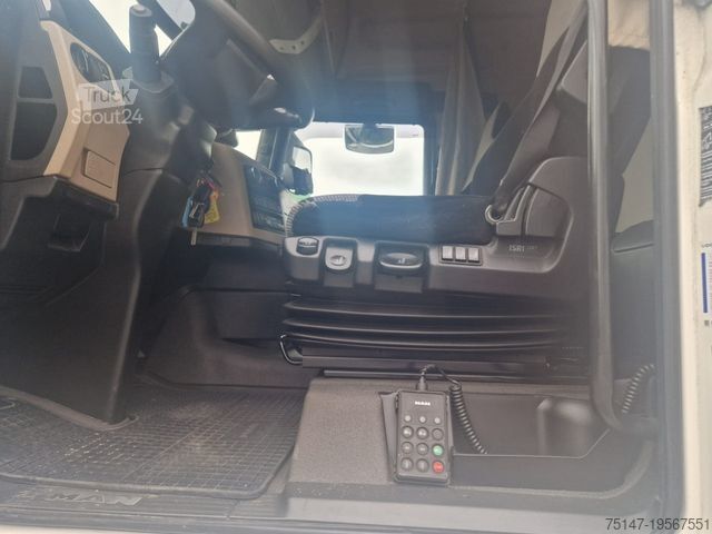 Vrachtwagen met bakwagen MAN TGX 18.420 4x2 LL Koffer LBW MBB Intarder