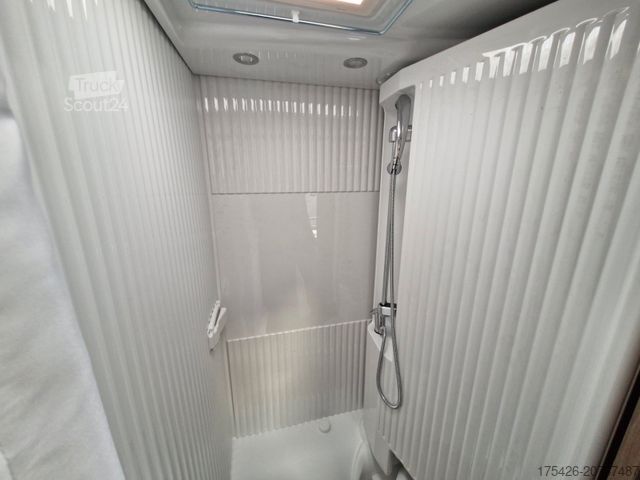 Pusiau integruotas kemperis CARADO V 337 *pro+ Paket*Fahrradträger*