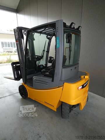 Čelní vysokozdvižný vozík Jungheinrich EFG 320