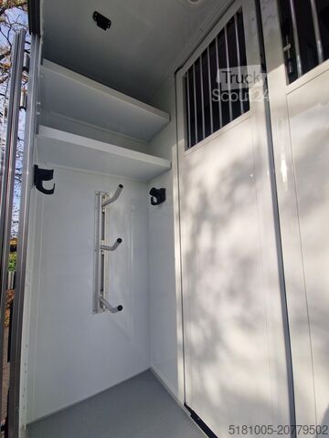 Horse transportation Renault Master Occasion MTM automaat paardenwagen hengs...