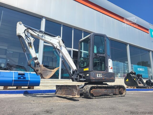 حفارة صغيرة Bobcat E25