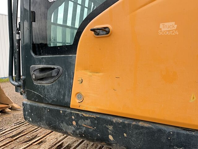 Pásový bagr Hyundai HX300 NL with a bucket