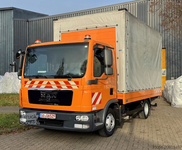 Camión plataforma con toldo MAN TGL 8.220 - 151 TKm - EURO5 - 1. Hand