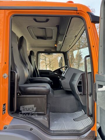 Camión plataforma con toldo MAN TGL 8.220 - 151 TKm - EURO5 - 1. Hand