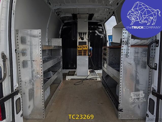 Подъемная платформа Renault Master Hoogtewerker