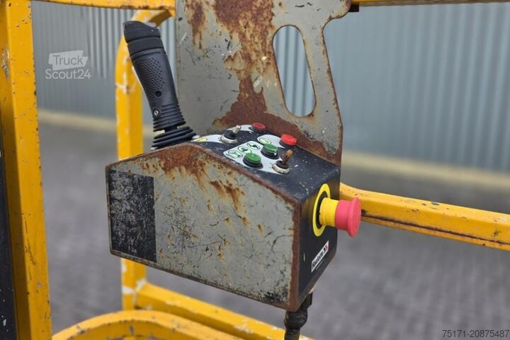 Scissor lift Haulotte Compact 8 As-Is, Electric, 8.2m Working Height, 35