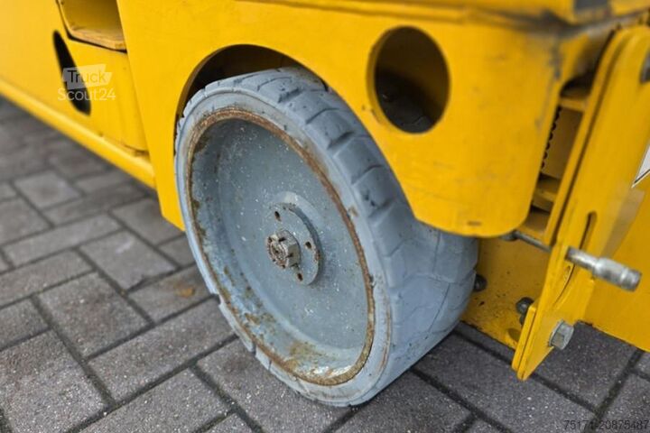 Scissor lift Haulotte Compact 8 As-Is, Electric, 8.2m Working Height, 35