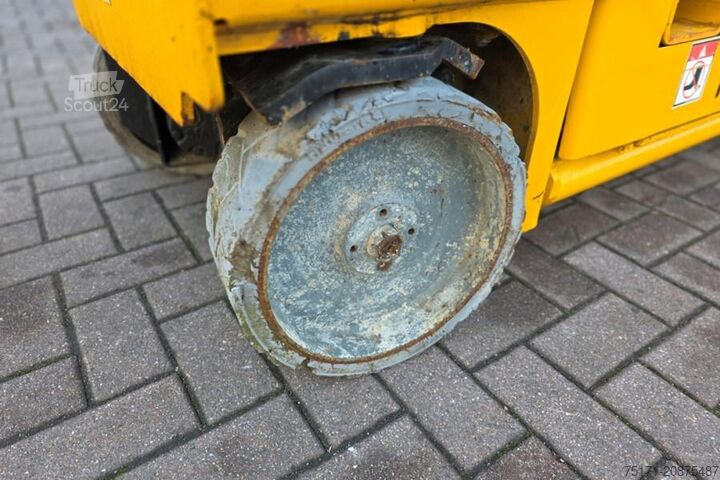 Scissor lift Haulotte Compact 8 As-Is, Electric, 8.2m Working Height, 35