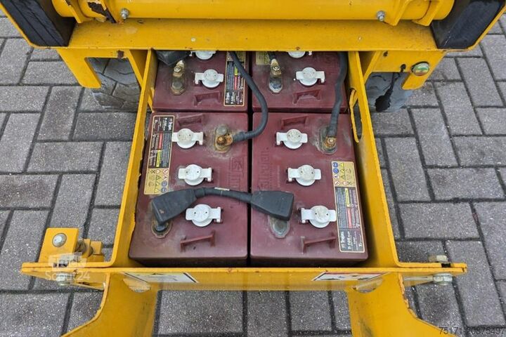 Scissor lift Haulotte Compact 8 As-Is, Electric, 8.2m Working Height, 35