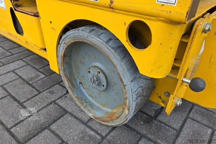 Scissor lift Haulotte Compact 8 As-Is, Electric, 8.2m Working Height, 35