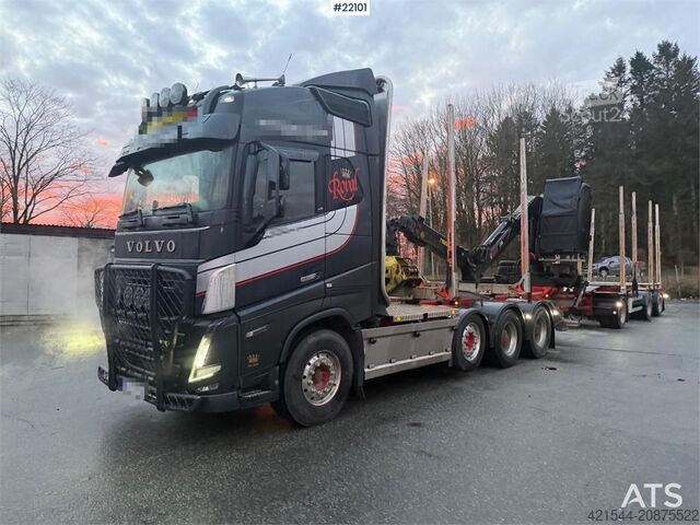 Log transporter Volvo FH16 8x4 Globetrotter Royal timber truck w/Loglift