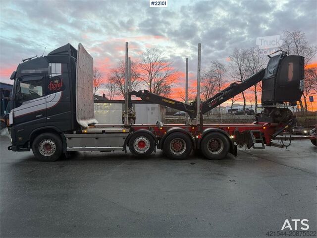 Log transporter Volvo FH16 8x4 Globetrotter Royal timber truck w/Loglift