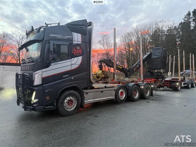Log transporter Volvo FH16 8x4 Globetrotter Royal timber truck w/Loglift