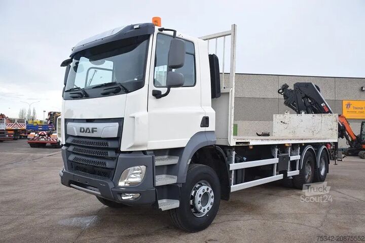 Tovornjak z žerjavom DAF CF 530