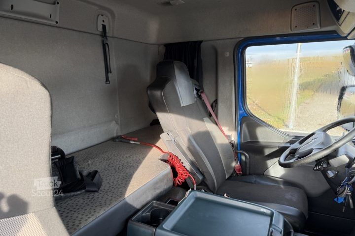 Jeřáb na nákladním automobilu Renault D Wide 18.380 4x2 F135A.22 / Swiss-Vehicle