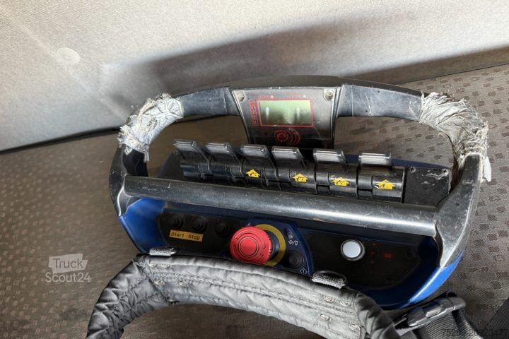 Jeřáb na nákladním automobilu Renault D Wide 18.380 4x2 F135A.22 / Swiss-Vehicle