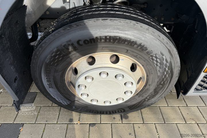 Jeřáb na nákladním automobilu Renault D Wide 18.380 4x2 F135A.22 / Swiss-Vehicle