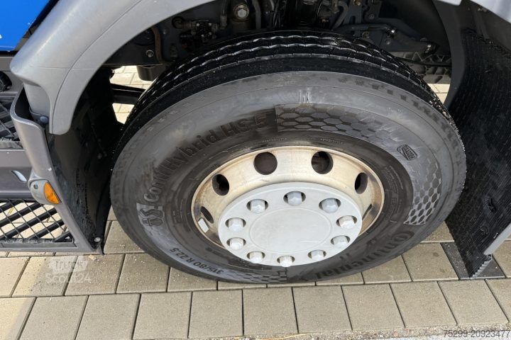 Jeřáb na nákladním automobilu Renault D Wide 18.380 4x2 F135A.22 / Swiss-Vehicle