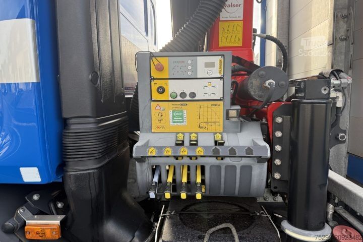 Jeřáb na nákladním automobilu Renault D Wide 18.380 4x2 PK 12002 EH / Swiss-Vehicle