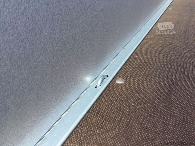 Autopiekabe STEMA Rex 25 - kompakter Kippanhänger mit Auffahrrampe