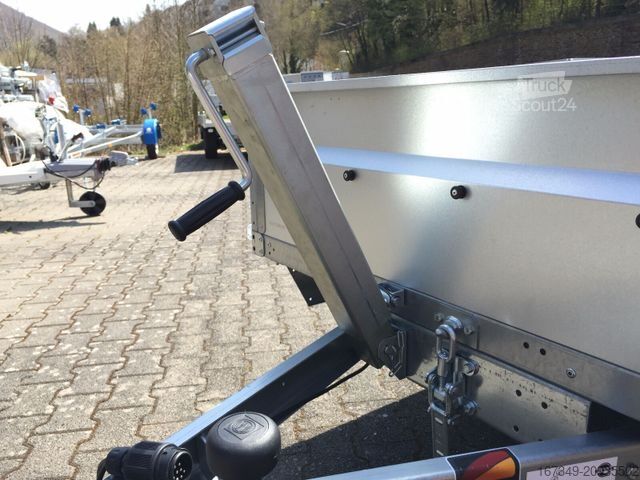 Autopiekabe STEMA Rex 25 - kompakter Kippanhänger mit Auffahrrampe