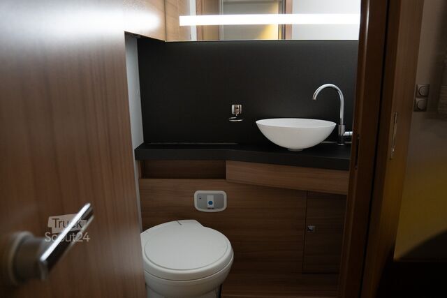 Adria Matrix M 670 SC teilintegriert gebraucht ADRIA MATRIX M 670 SC