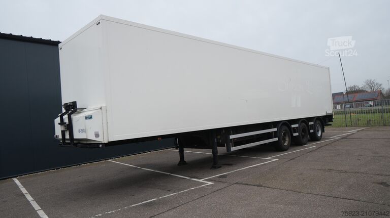 Koffer Jumbo 3 AXLE CLOSED BOX WITH CHAIN SYSTEM