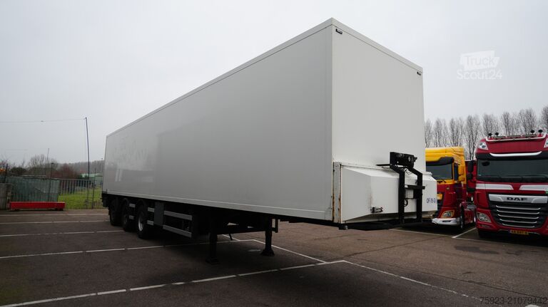 Koffer Jumbo 3 AXLE CLOSED BOX WITH CHAIN SYSTEM