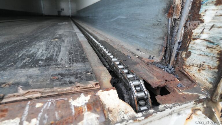 Koffer Jumbo 3 AXLE CLOSED BOX WITH CHAIN SYSTEM