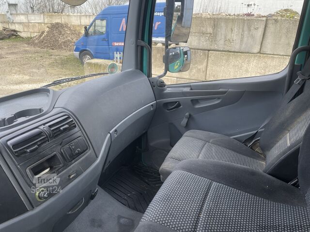 Camion-benne tricar Mercedes-Benz Atego 818